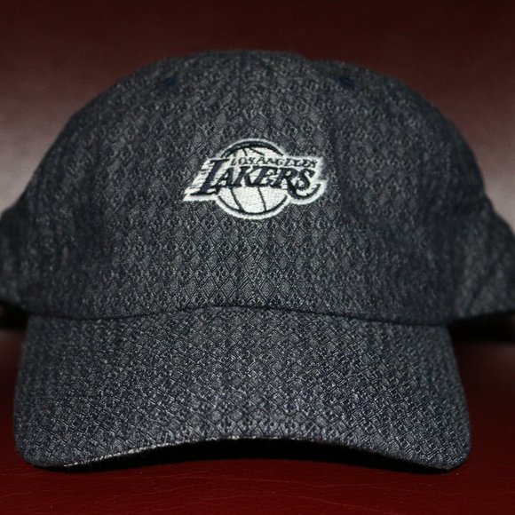 Los Angeles Lakers Mitchell & Ness Adjustable Gray Strapback - Picture 1 of 3
